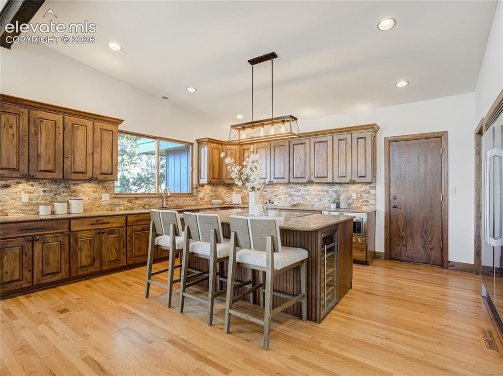 Image 16 of 46: Kitchen