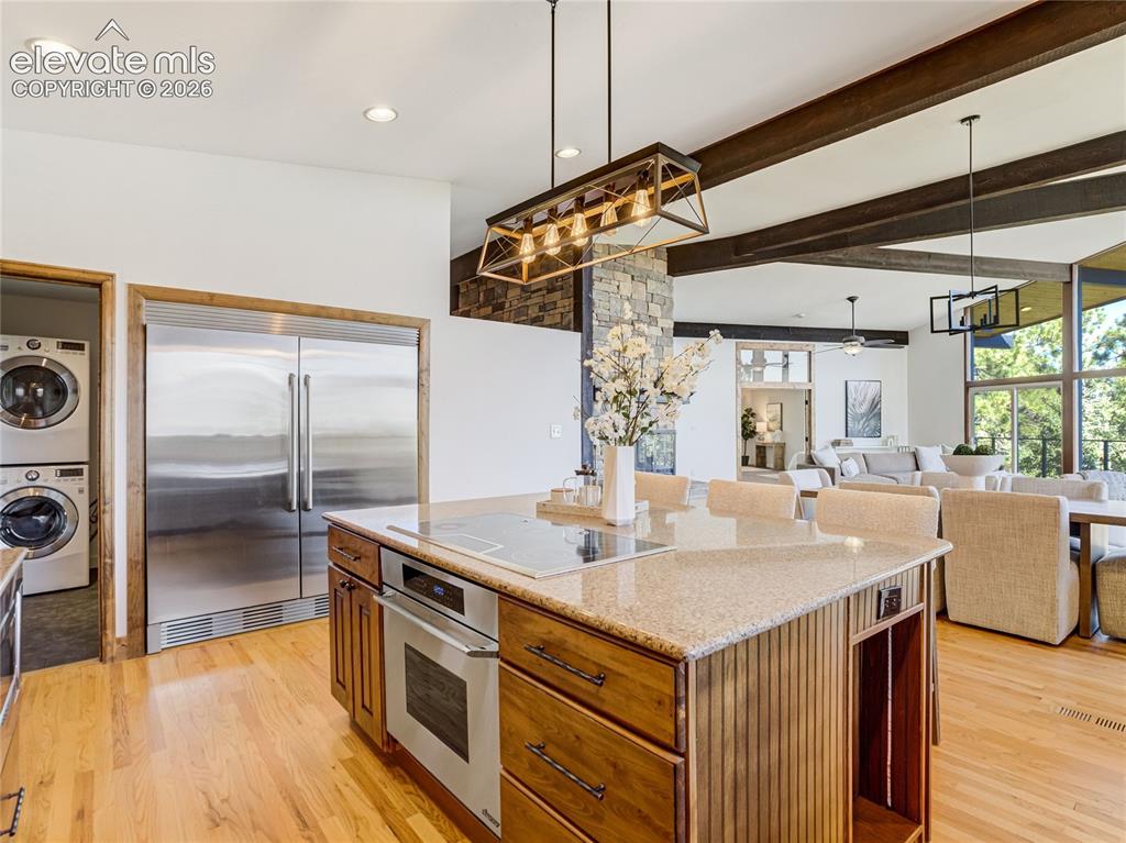 Image 17 of 46: Kitchen