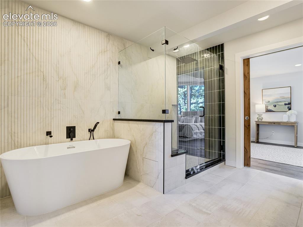 Image 28 of 46: Bathroom