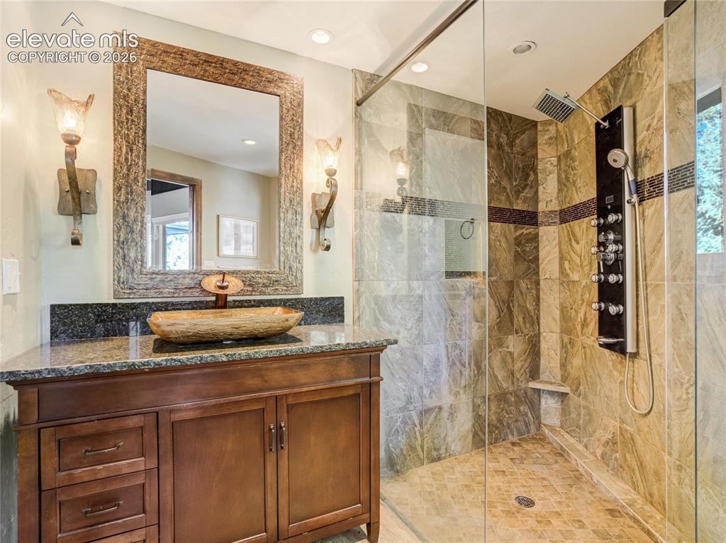 Image 31 of 46: Bathroom