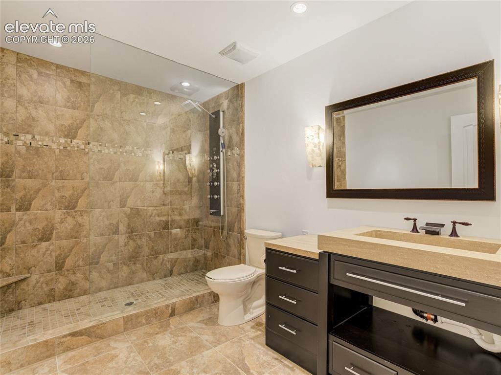 Image 37 of 46: Bathroom