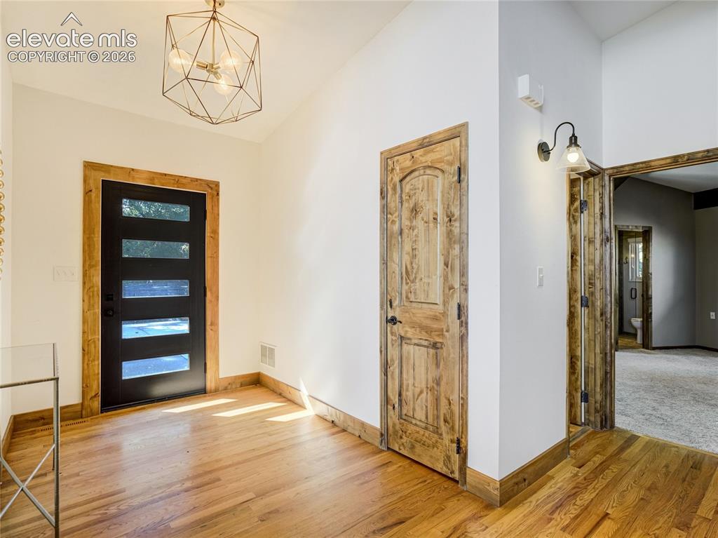 Image 7 of 46: Entry