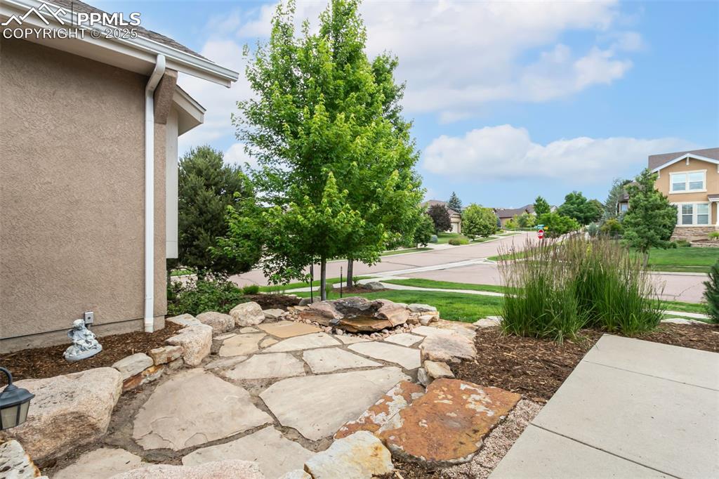 Image 10 of 48: Patio
