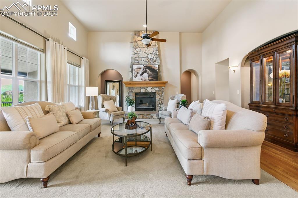 Image 18 of 48: Living Room