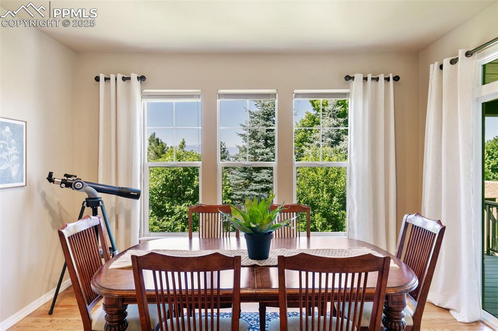 Image 21 of 48: Dining Area