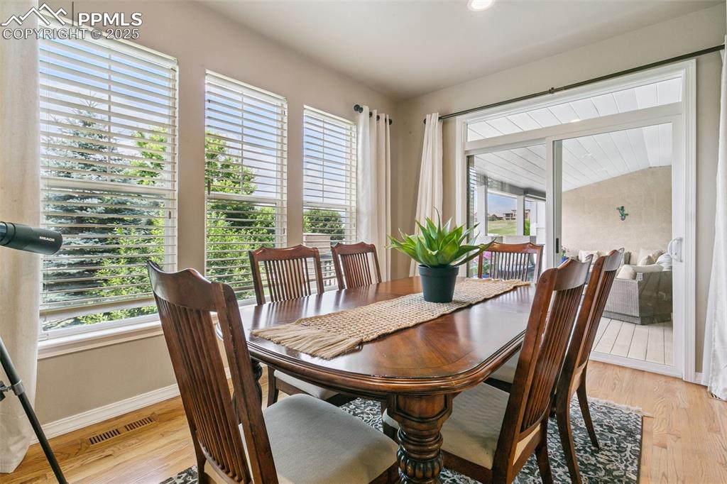Image 22 of 48: Dining Area