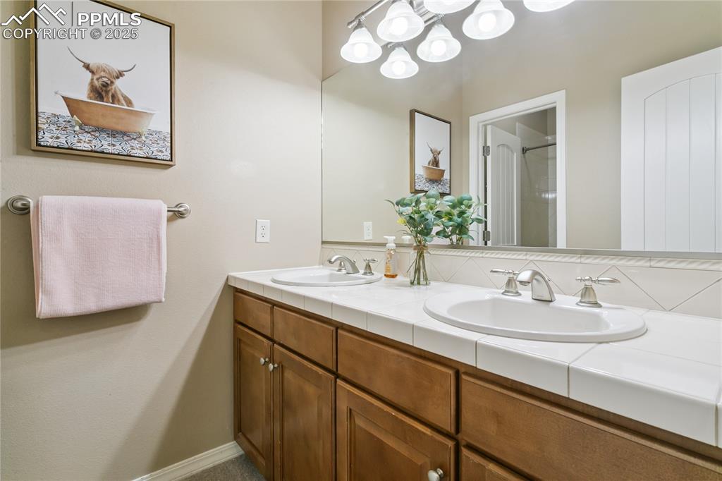 Image 29 of 48: Bathroom
