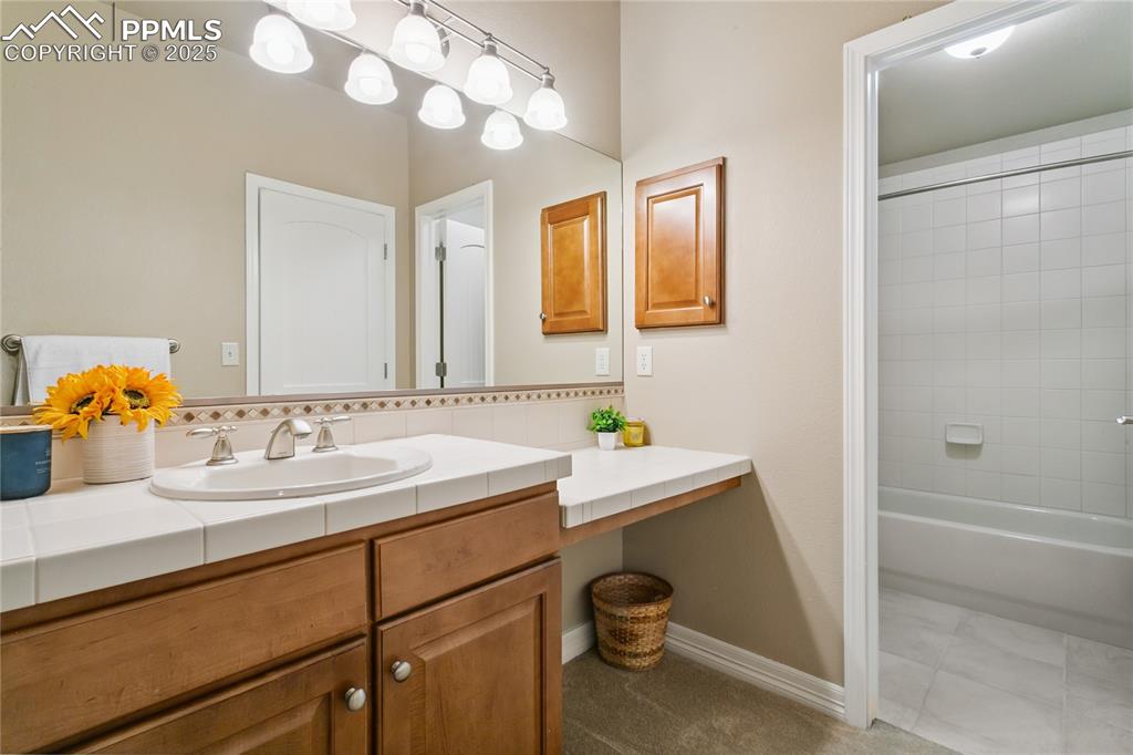 Image 39 of 48: Bathroom