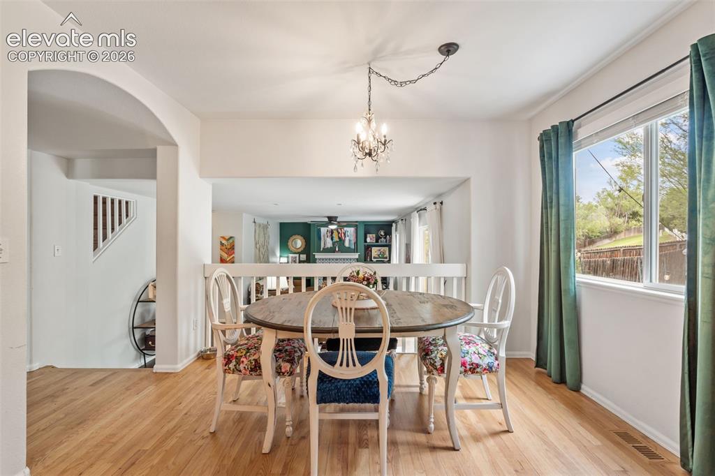Image 10 of 47: Dining Area