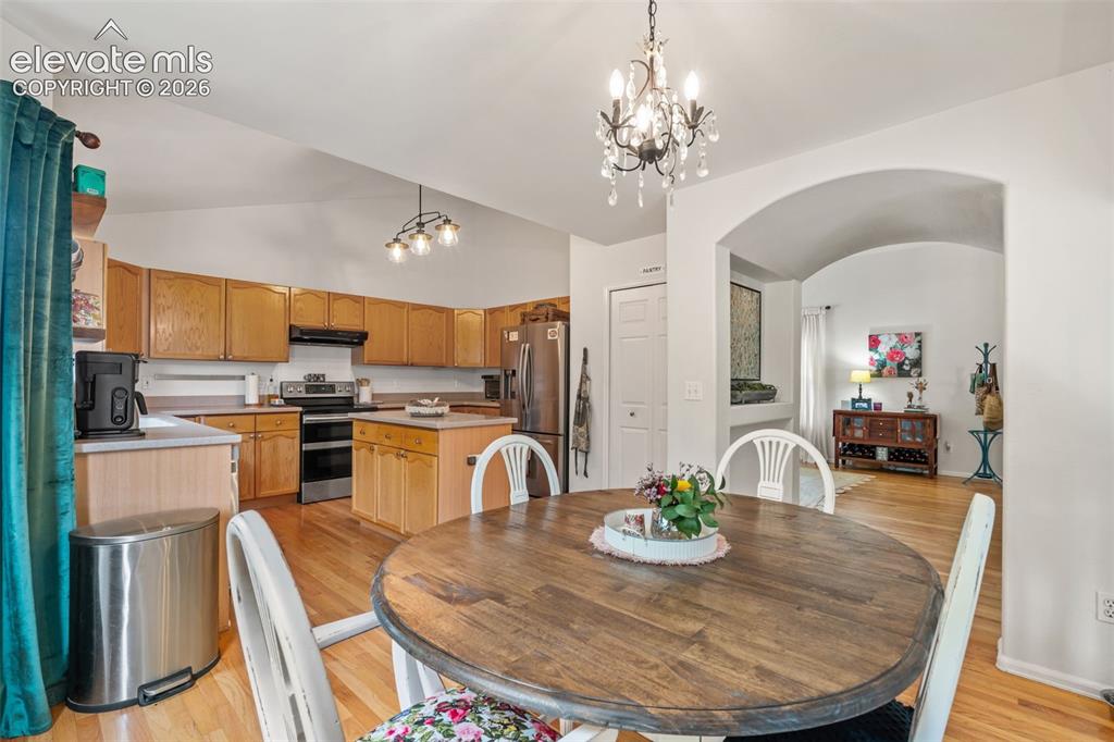 Image 11 of 47: Dining Area