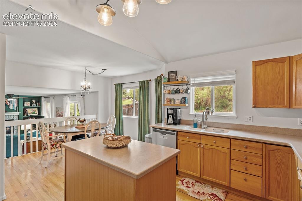 Image 14 of 47: Kitchen