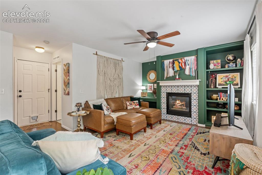 Image 18 of 47: Living Room