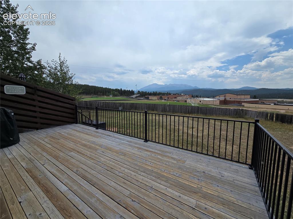 Image 10 of 25: Deck