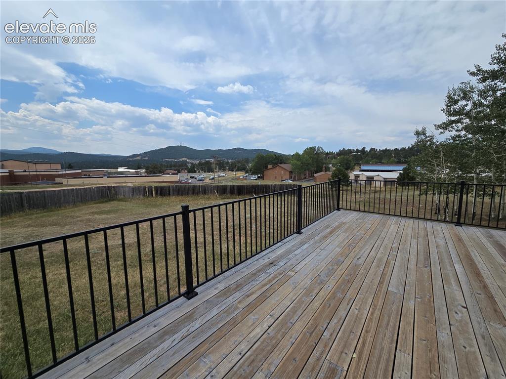 Image 11 of 25: Deck