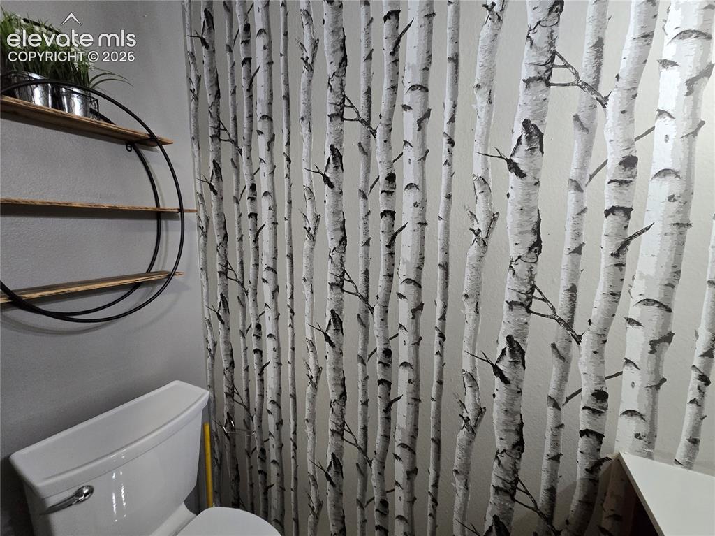 Image 14 of 25: Bathroom