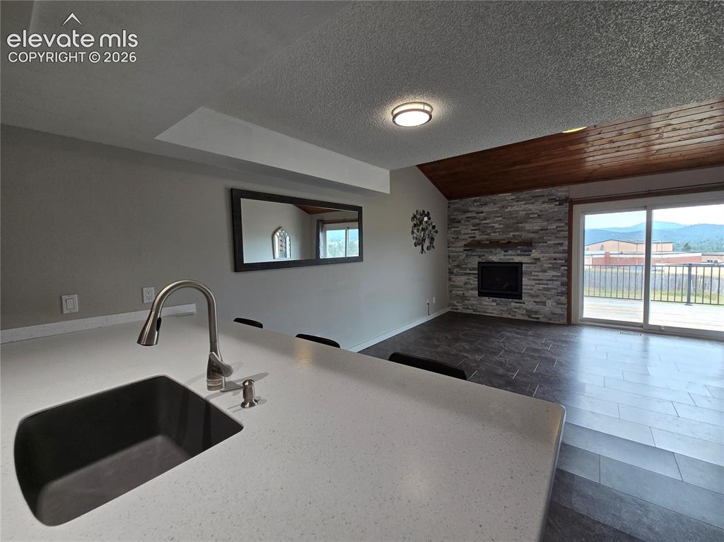 Image 3 of 25: Kitchen