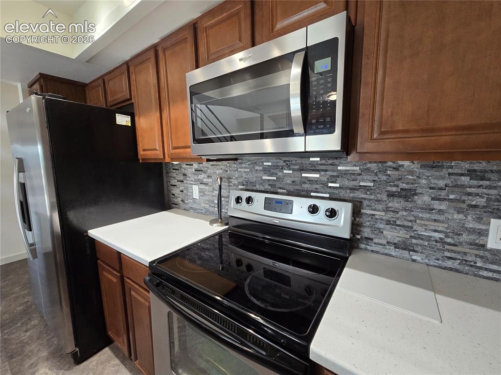 Image 4 of 25: Kitchen