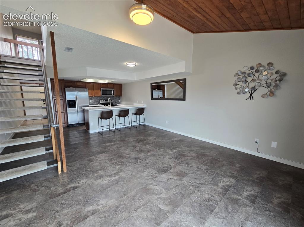 Image 7 of 25: Living Room