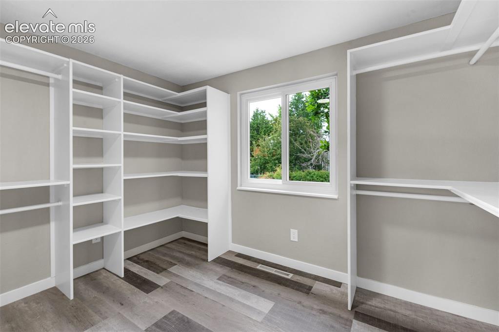 Image 14 of 32: Closet