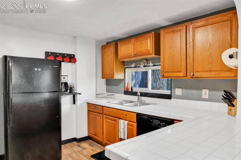 Image 12 of 26: Kitchen