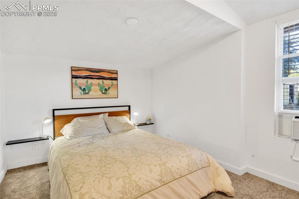 Image 14 of 26: Bedroom