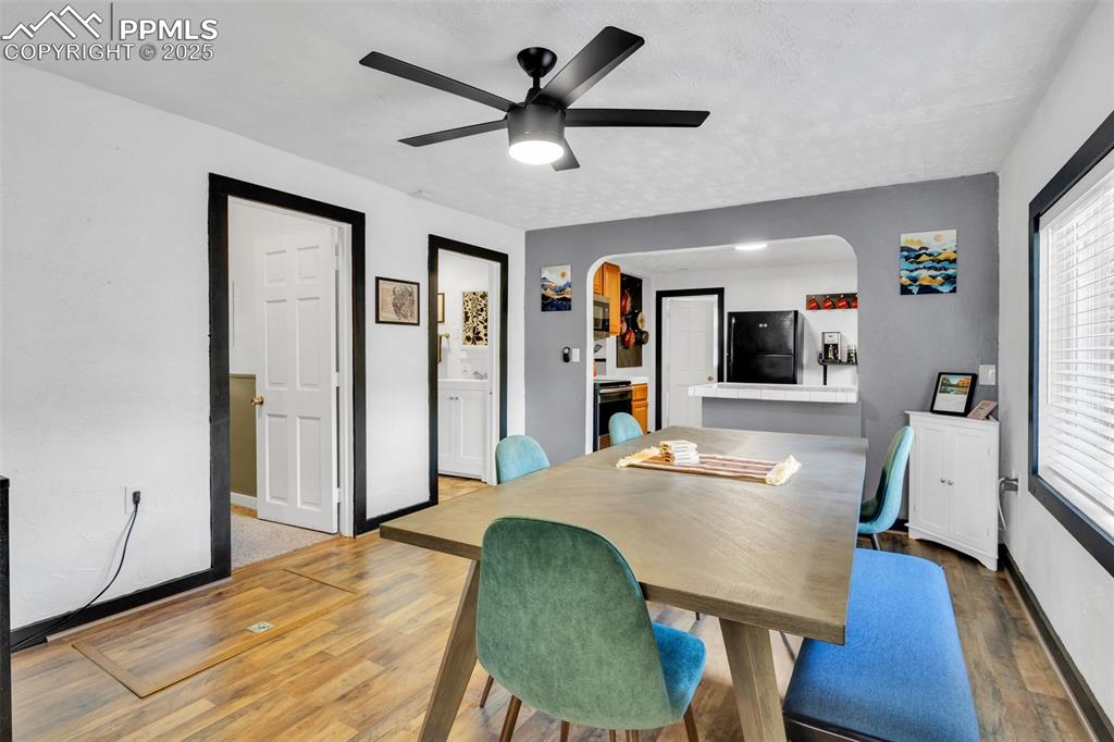 Image 17 of 26: Dining Area