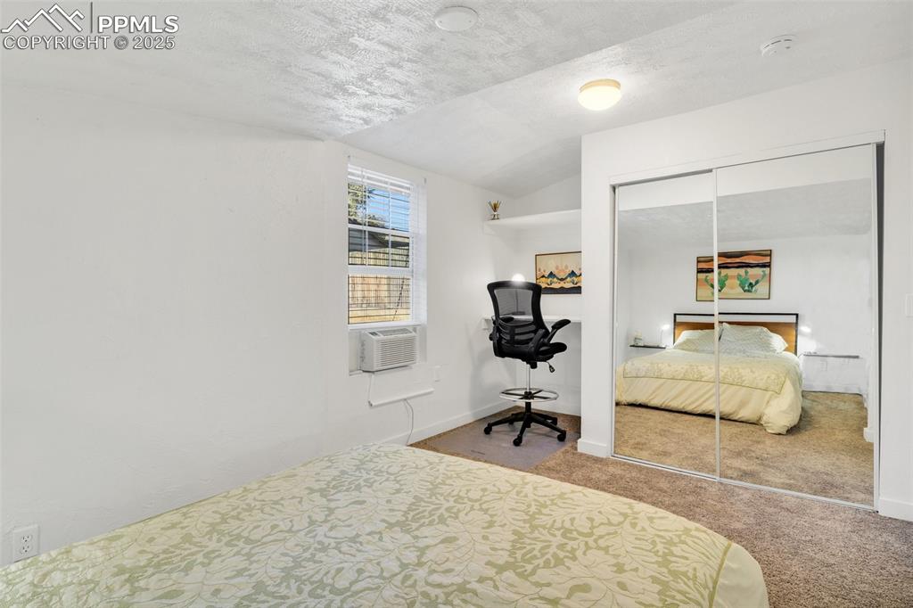 Image 18 of 26: Bedroom