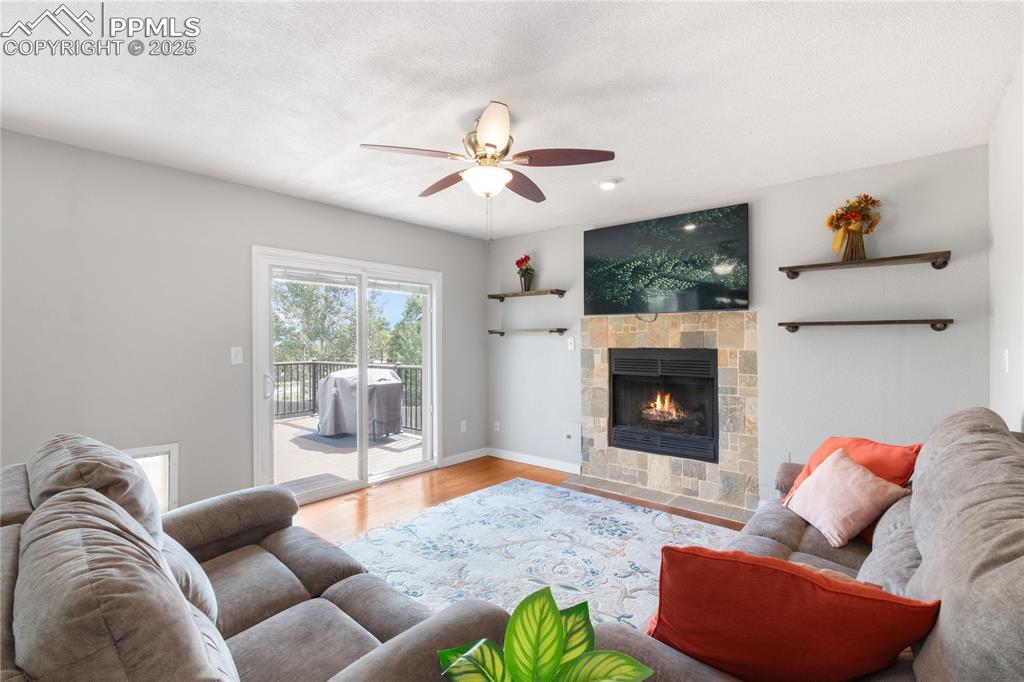 Image 11 of 39: Living Room