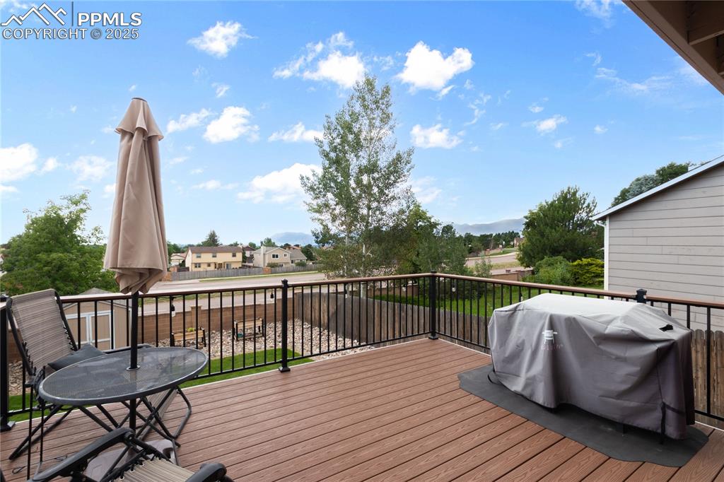 Image 14 of 39: Deck