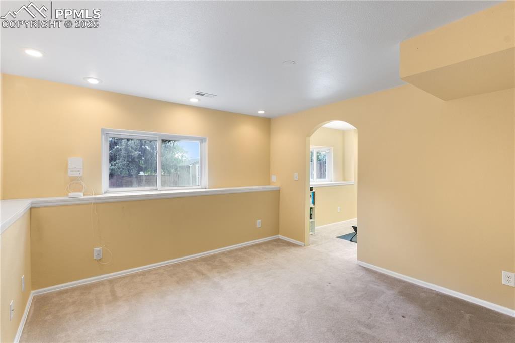 Image 32 of 39: Family Room