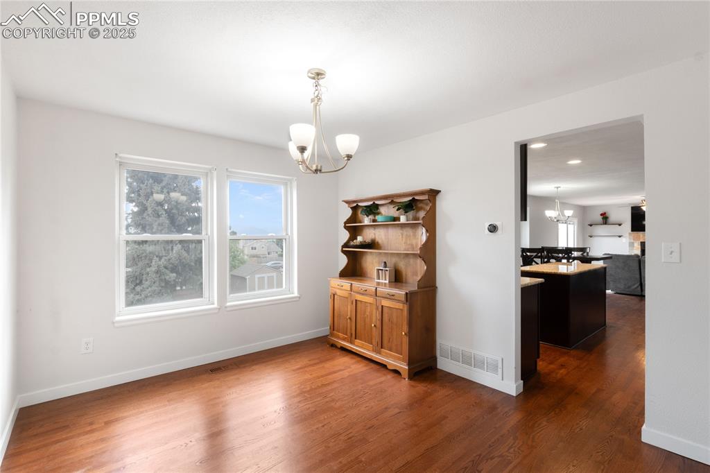 Image 5 of 39: Dining Area