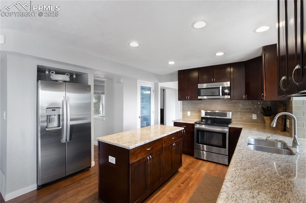 Image 8 of 39: Kitchen