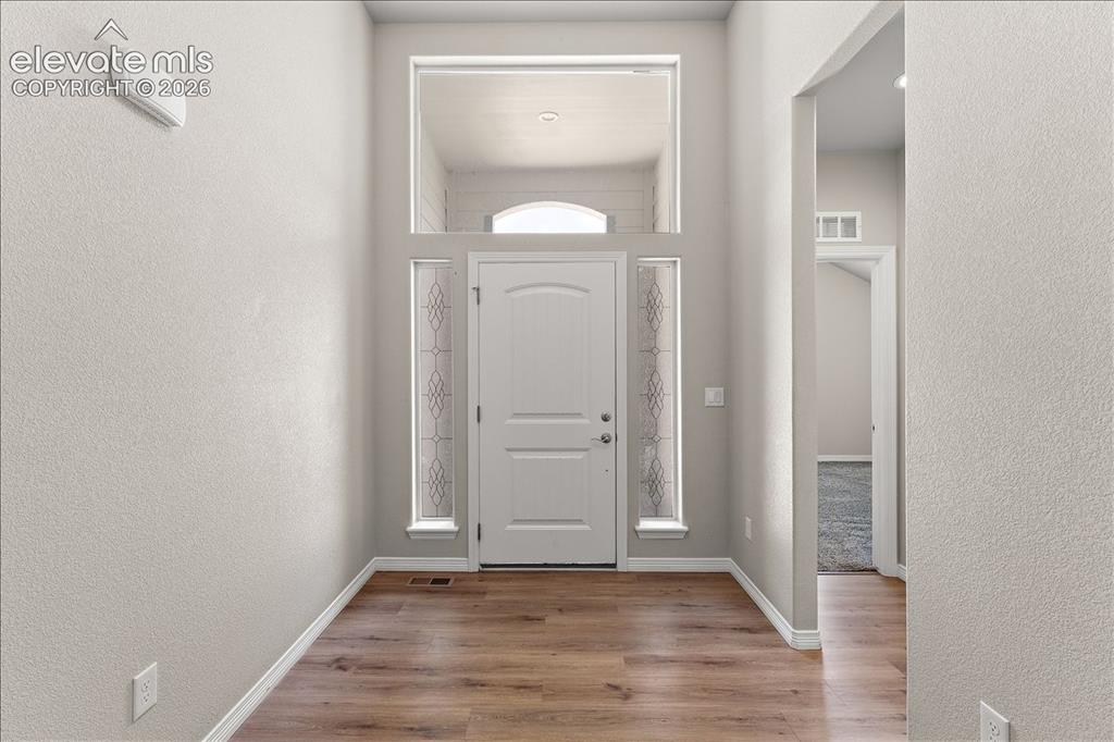 Image 2 of 48: Lovely entry way