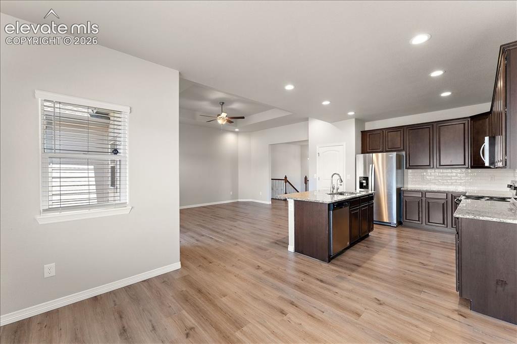 Image 37 of 48: More kitchen - eat in area