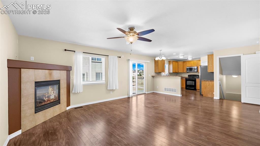 Image 15 of 38: Living Room