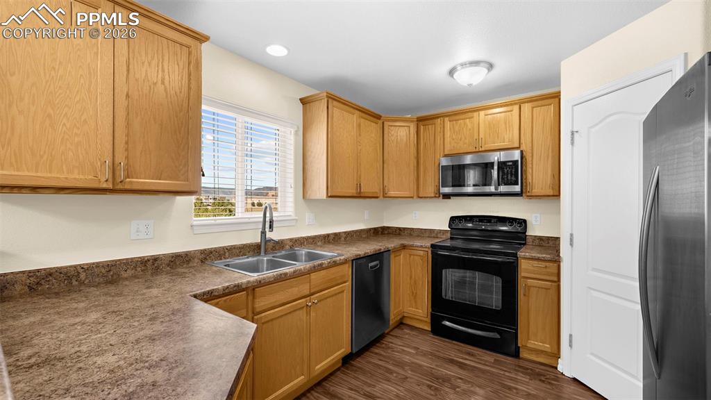 Image 16 of 38: Kitchen