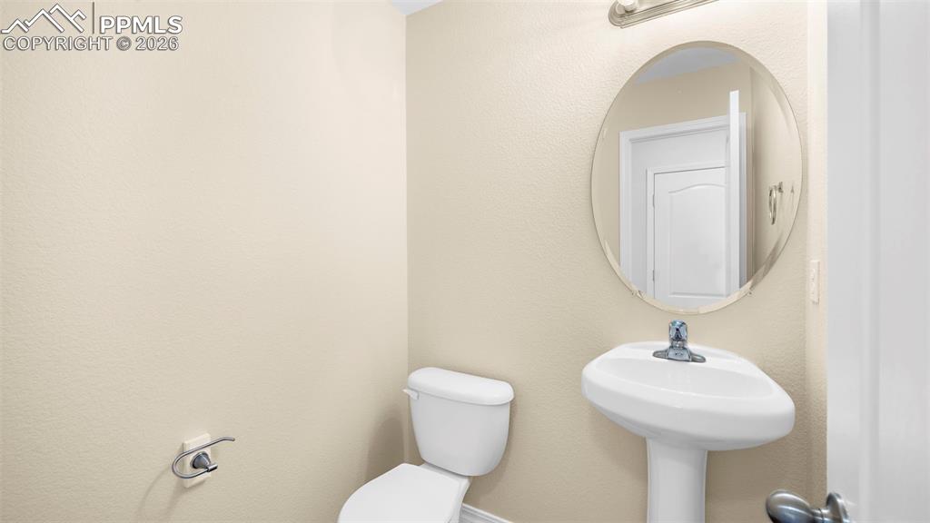 Image 17 of 38: Bathroom