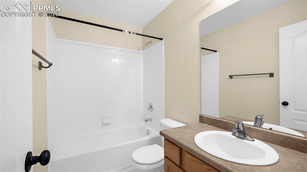 Image 20 of 38: Bathroom