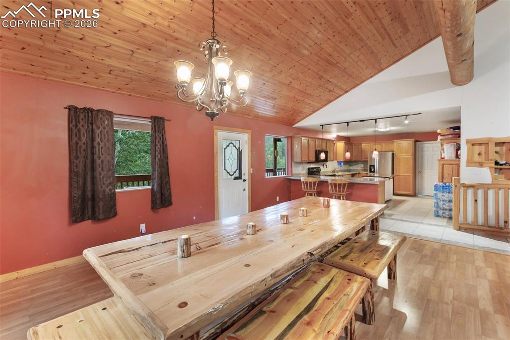 Image 7 of 47: Dining Area