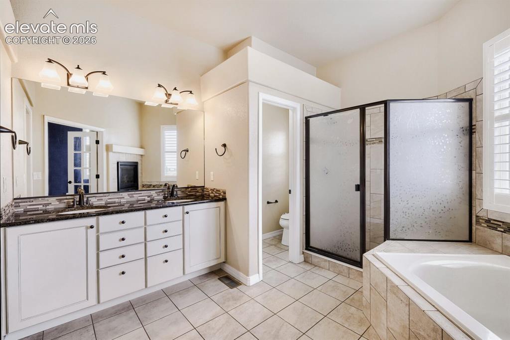 Image 15 of 17: Bathroom