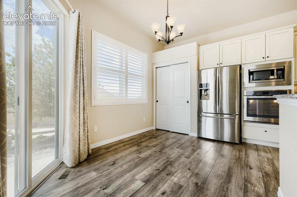 Image 8 of 17: Kitchen