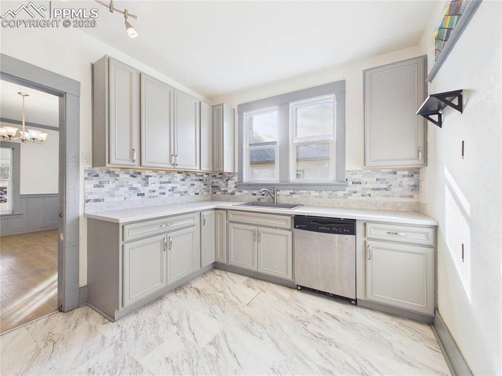 Image 10 of 39: Kitchen