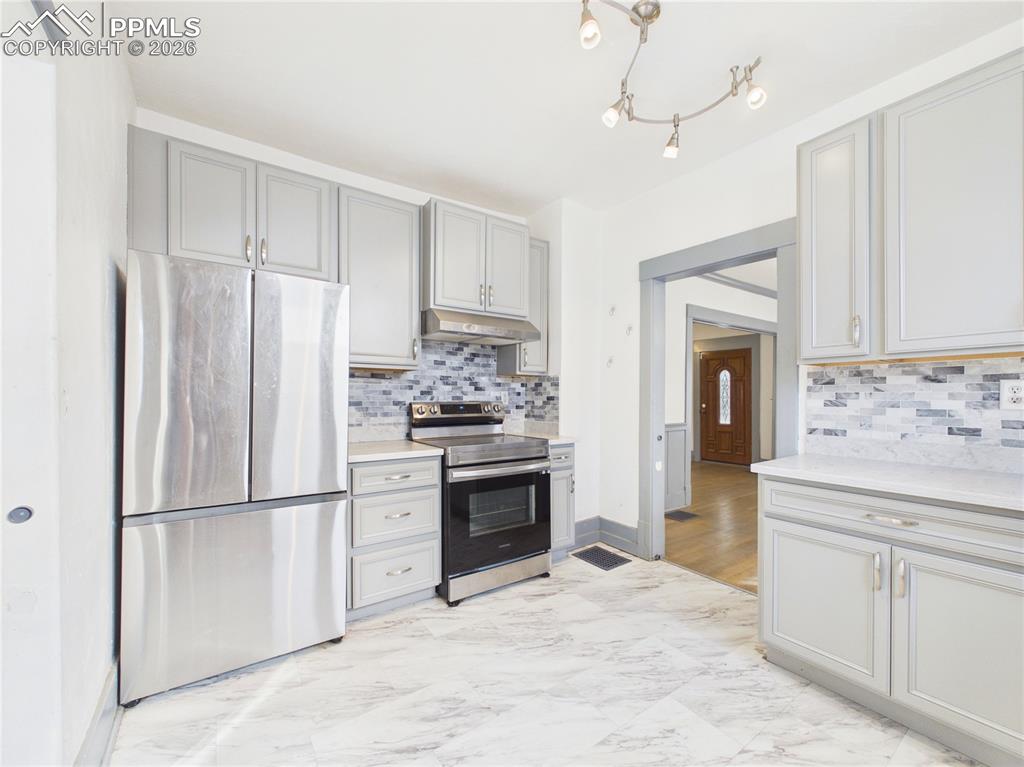 Image 11 of 39: Kitchen