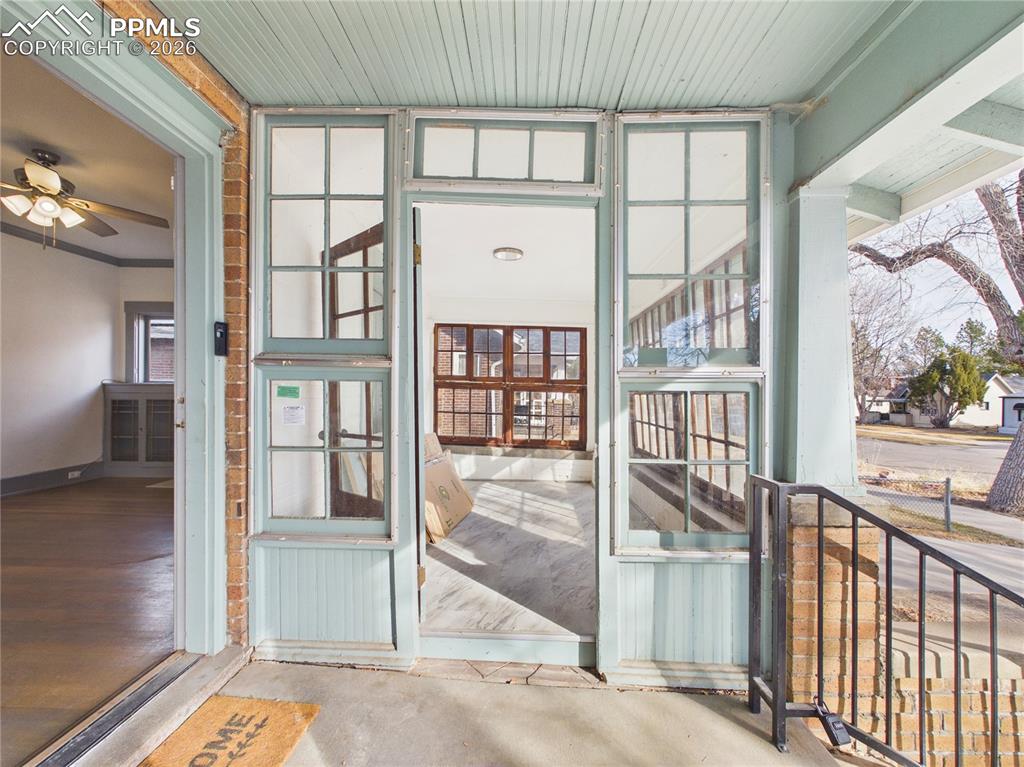 Image 21 of 39: Entry