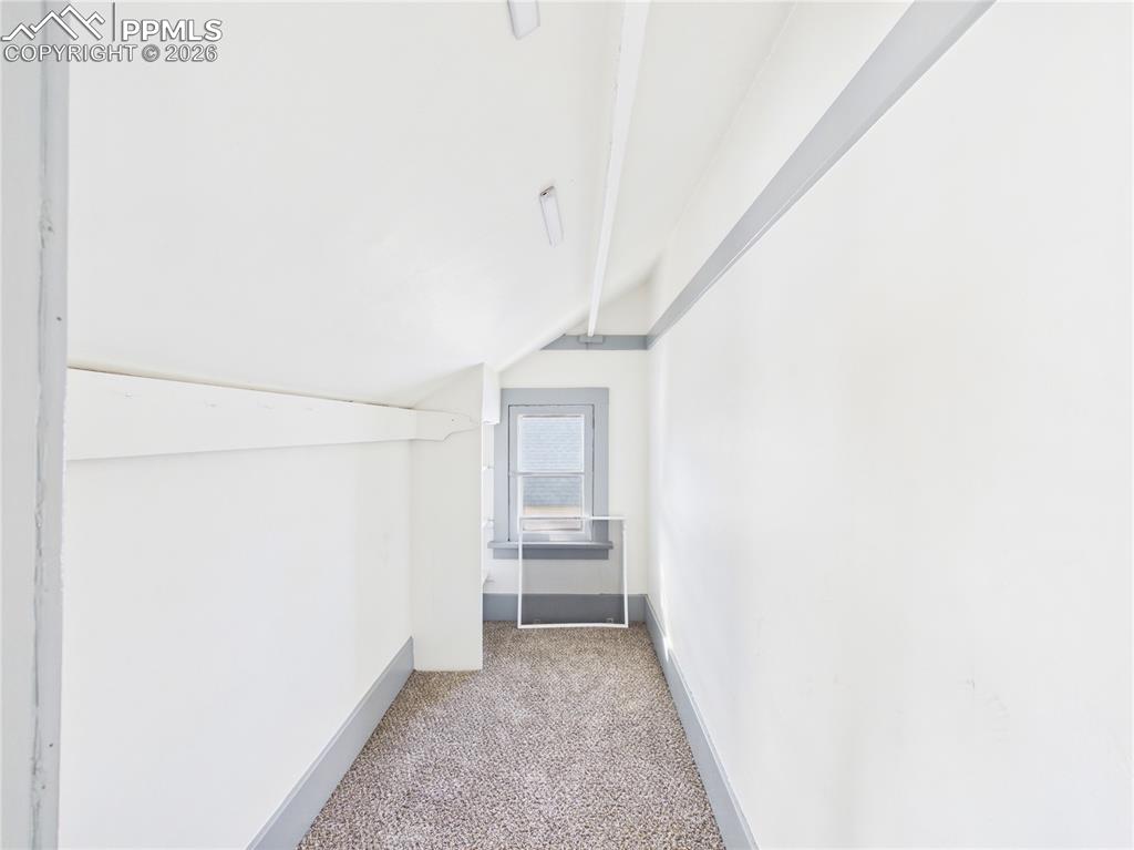 Image 27 of 39: Closet