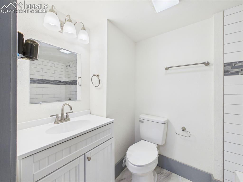 Image 30 of 39: Bathroom