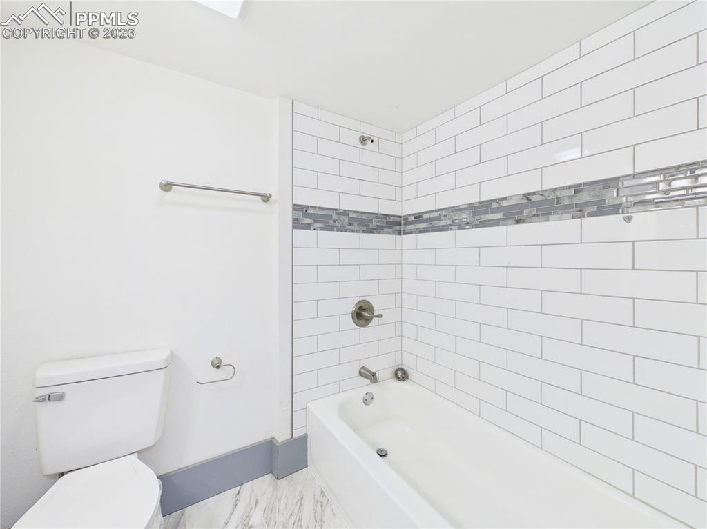 Image 31 of 39: Bathroom