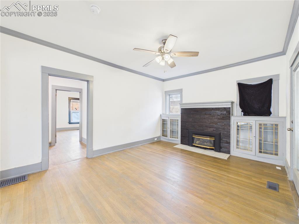 Image 4 of 39: Living Room