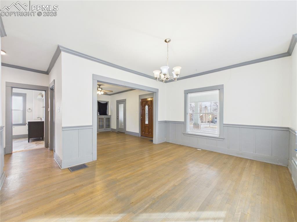 Image 7 of 39: Dining Area