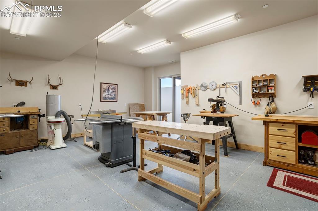 Image 25 of 31: Indoor workshop with heavy-duty epoxy flooring - machinery and workbenches